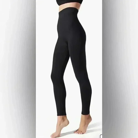 BLANQI
Everyday
HIGHWAIST POSTPARTUM + NURSING SUPPORT LEGGINGS NEW WITH TAG - Picture 6 of 7